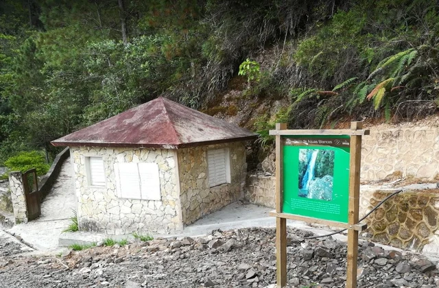 Salto de Aguas Blancas Constanza 3